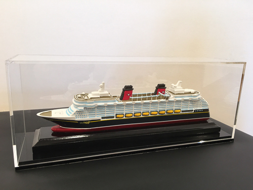 ディズニークルーズ船体模型用アクリルケース お客様活用事例 アクリ屋ドットコム