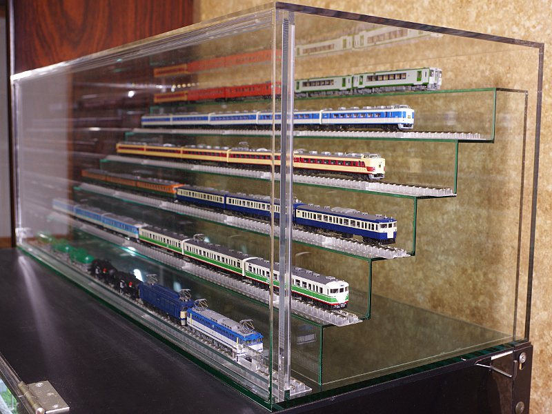 アルミ製 鉄道模型車両展示ケース | 株式会社ポポプロ